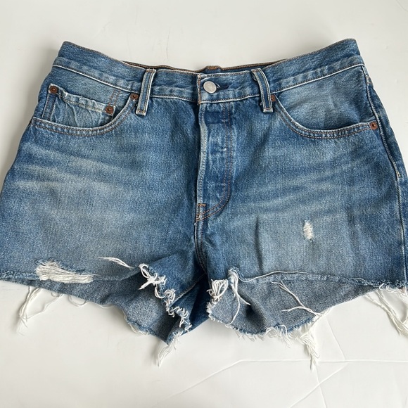 Levis 501 button fly 5 pocket cutoff shorts jean shorts - Picture 3 of 15